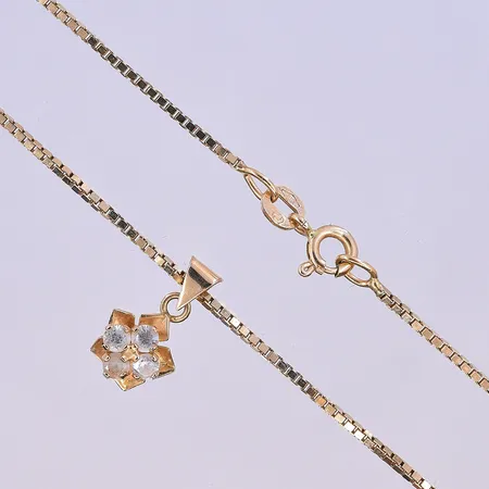 Kedja Venezia med hänge vita stenar, längd på kedja 50 cm och bredd 1 mm, längd på hänge 14 mm och bredd 8 mm, 18K. Vikt: 5,6 g