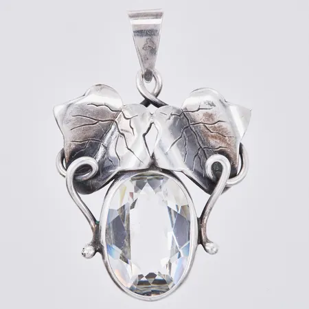 Hänge med bergkristall Saarela Arvo Enköping längd: ca 3,5cm bredd: ca 25mm 830/1000 silver  Vikt: 5,2 g
