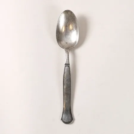 Bordssked C.F. Carlman modell Louise, längd 180mm, tillverkad i Stockholm 1940, gravyr, silver 830/1000 Vikt: 51 g