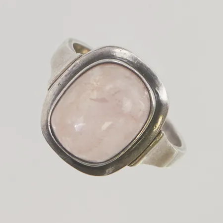 Ring med rosenkvarts, Ø16½, bredd: 2,8-14,2, 835/1000 silver, 3,7g.