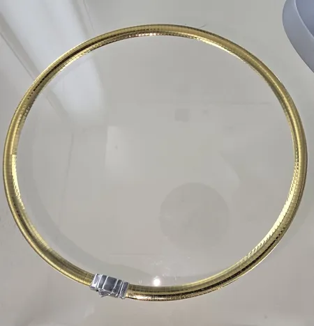 Collier halvstel 2 färger, längd 41 cm, bredd 5,8 mm, 18K Vikt: 30,9 g