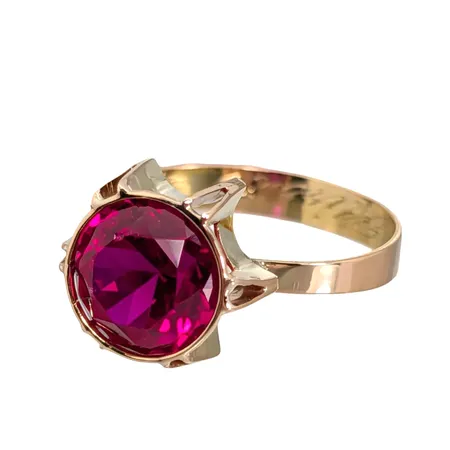 Ring, 14K guld, syntetisk Rubin Ø 10 mm, FINLAND 1970, Ø19¼ mm, bredd 2 - 11,5 mm, några märken på stenen, en bristning i fattningen, gravyr Vikt: 3,1 g