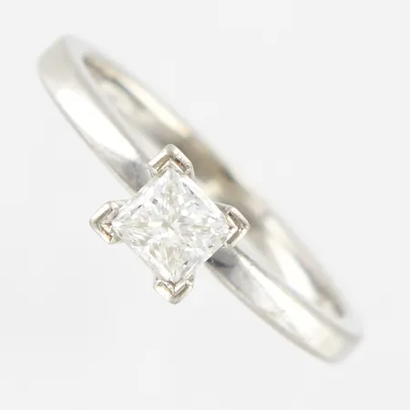 Ring med prinsesslipad diamant ca 0,50ct G/VS, stl 17¼, skenans bredd ca 2mm, LYXXA, 18K Vikt: 3,5 g