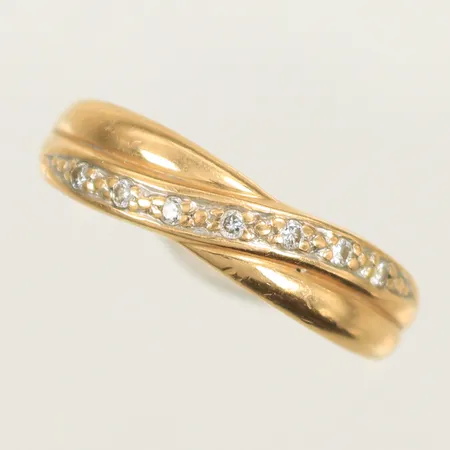 Ring med vita stenar, stl ca 17, bredd 3-5mm (något ojämn skena) 18K, 1,9g 