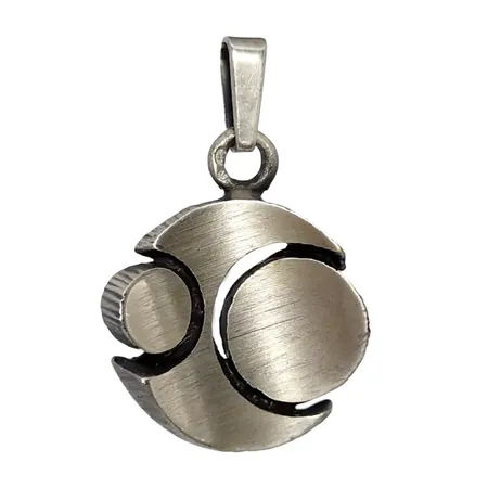 Hänge FINLAND, silver 925/1000, KARL LAINE - FINNFEELINGS FINLAND, längd inkl. ögla 29,5 mm, bredd 19 mm Vikt: 3,2 g