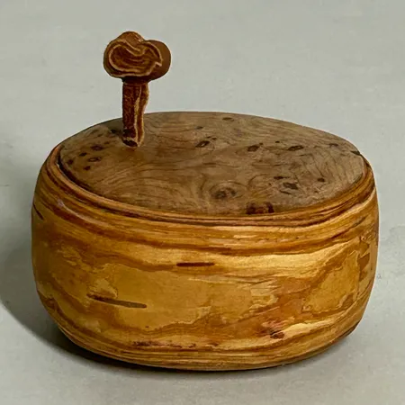 Lockask i läder masur & näver signatur: R 1991