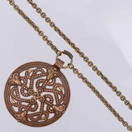 Collier Kalevala hängdel ca 65mm kedjan ca 78cm, brons, träs överhuvudet