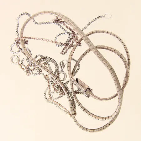 Silversmycken, bucklor, ojämnheter, silver 830-925/1000 Vikt: 26,5 g