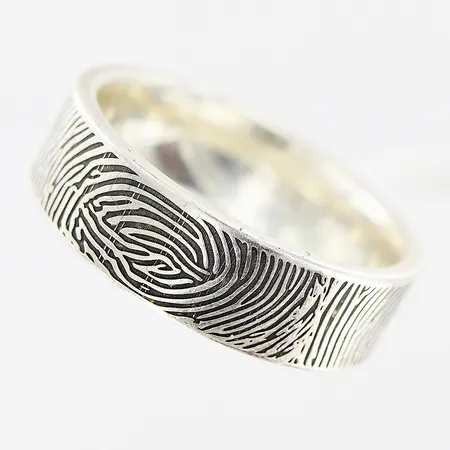 Ring stl 20, bredd 7mm, Schalin, silver 935/1000. Vikt: 8,3 g