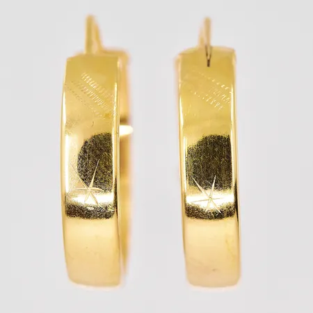 Ett par mönstrade örhängen Ø21 mm, bredd 5mm, 18K Vikt: 5,4 g