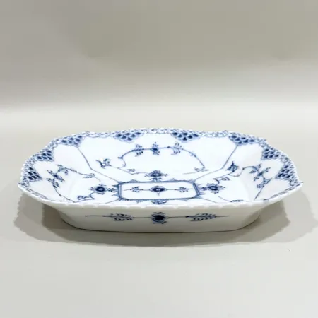 Fat, Musselmalet, halvblond, Royal Copenhagen, Danmark, numrerad: 1/701, mått ca 20x17cm, porslin, dekor med något skev placering