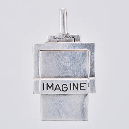 Hänge Efva Attling, vändbar Peace/Imagine, längd ca 35mm, bredd ca 20mm, 925/1000 silver Vikt: 13,7 g
