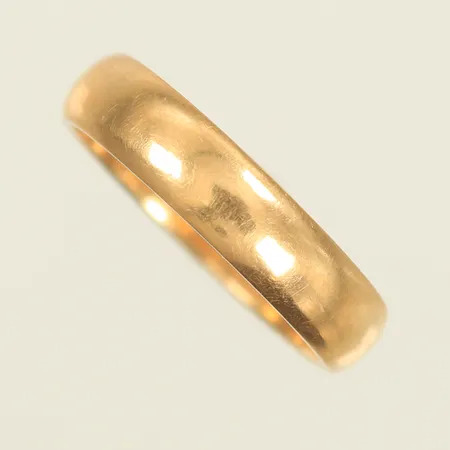 Slät ring stl 18, bredd 4,5mm, gravyr, 18K, 5,3g Vikt: 5,3 g