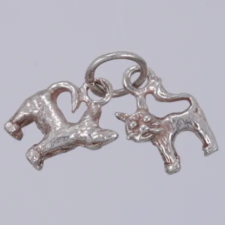 Berlock längd ca 12mm, bredd ca 5mm, 830/1000 silver Vikt: 1,1 g