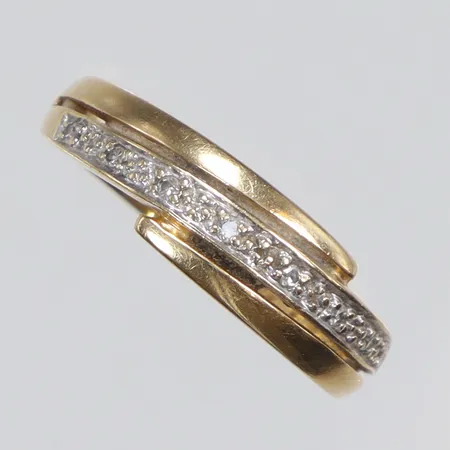 Ring med diamanter 8xca0,005ct stl 17 bredd 2-6mm GFAB 18K Vikt: 2,6 g