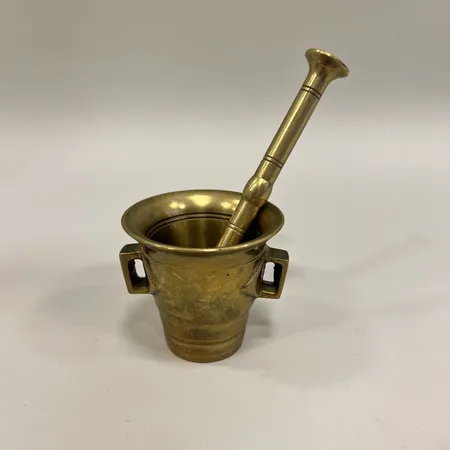 Mortel med stöt Skultuna, höjd ca 5,5cm, mässing, Skickas med paket.