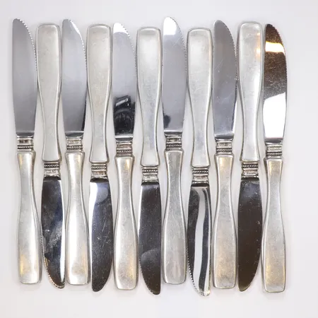 11st Matknivar modell Uppsala längd 21,5cm, blad i rostfritt stål, omaka MGAB silver 830/1000 Vikt: 876,1 g