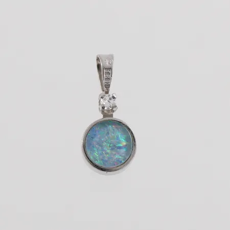 Diamanthänge 18k vitguld med opal , diamant ca 0,03ct, Alton Falköping, höjd 15,8mm Vikt: 1 g