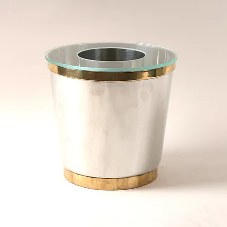 Vinkylare Sebastian Schildt för Firma Svenskt Tenn, formgiven 2014, tenn, mässing och glas, ca Ø21cm, höjd 20 cm, bruksslitage, glas med några mindre nagg.  Skickas med postpaket.