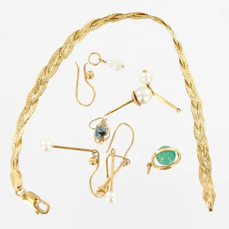 Armband, skevt, 6 udda örhängen defekta, 3 hängen, 18K Vikt: 9,2 g