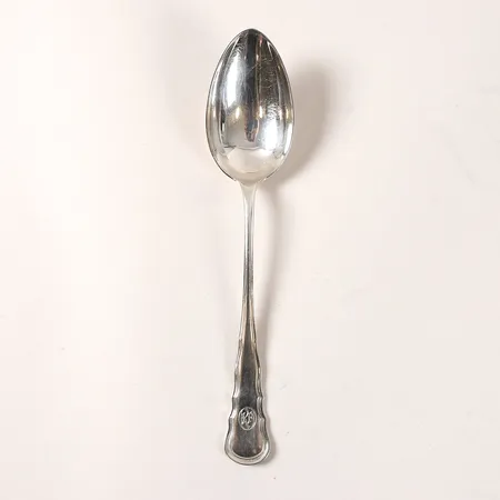 Matsked modell Hallbergs Chippendale, längd 220mm, monogramgravyr, tillverkad av C.G. Hallberg, Stockholm år 1933, silver 830/1000 Vikt: 57,7 g