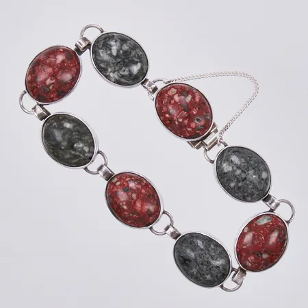 Armband med stenar Bergslagssmycke O Nordström Firma, Skinnskatteberg, år 1970, längd: ca 20,5cm bredd: ca 3-15mm, 830/1000 silver  Vikt: 38,5 g