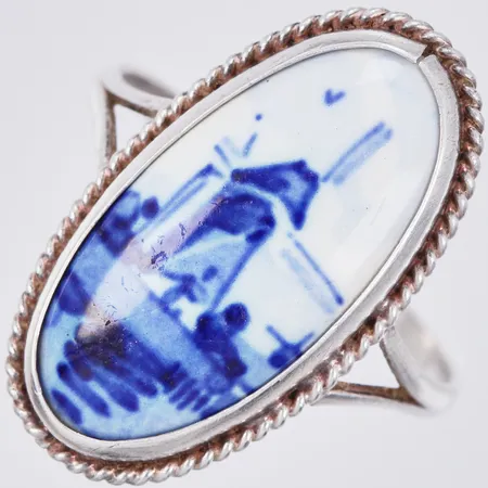 Ring med porslinsplatta Delft, stl: 17 ¾, 835/1000 silver Vikt: 2,1 g