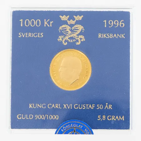 Mynt 1000kr Kung Carl Gustaf XVI 50 år, plomberad, guld 900/1000, 21K  Vikt: 5,8 g