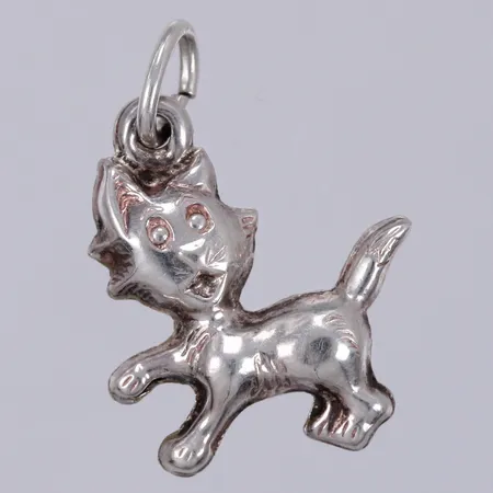 Hänge längd ca 17mm, bredd ca 13mm, 830/1000 silver Vikt: 0,8 g