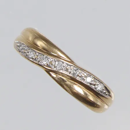 Ring med diamanter 7xca0,01ct stl 17 bredd 1,5-4mm, GFAB 18K Vikt: 1,9 g