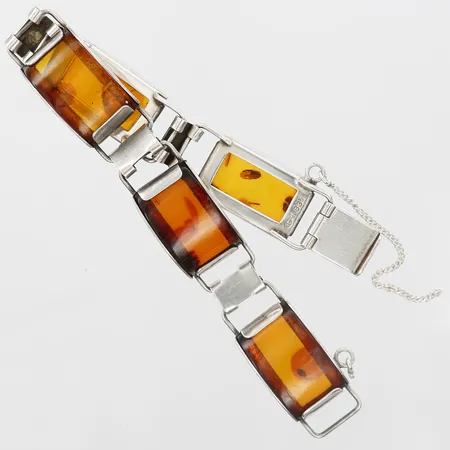 Armband med detaljer i bärnsten, längd 18xm, bredd 12mm, defekt säkerhetskedja, silver 835/1000 Vikt: 20,5 g