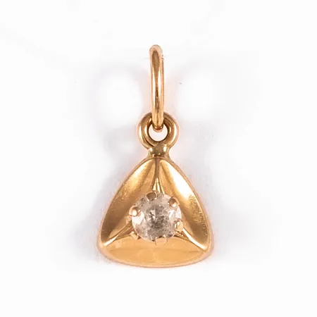 Litet hänge i 18K guld med vit sten. Det är 7 mm brett, 13,5 mm långt inkl. ögla och väger 0,3g. 