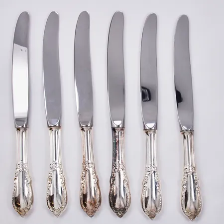 6 bordsknivar, längd: ca 21,5cm, blad i rostfritt stål, fyllda skaft, 830/1000, silver, bruttovikt: 485,2g Vikt: 485,2 g