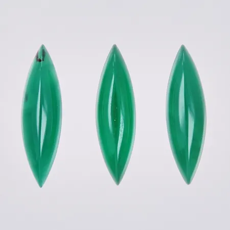 3 Lösa färgade Kalcedoner, ca 30x9mm Vikt: 5,5 g