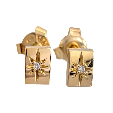 Diamantörhängen, 18K guld, Diamanter 2 x 0,007ct, örhängenas storlek 4x6 mm, olika snarlika ploppar, fint skick Vikt: 2 g