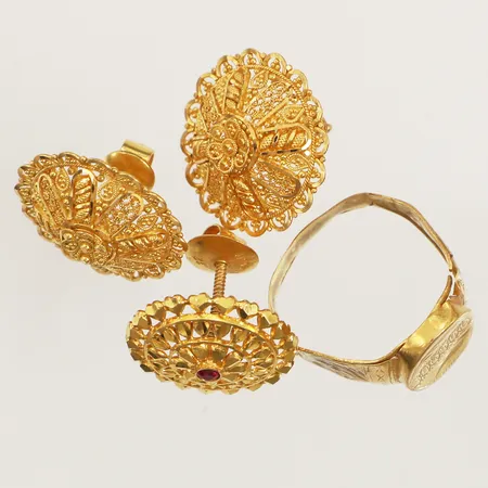 Diverse guld, defekt, 22K Vikt: 14,3 g