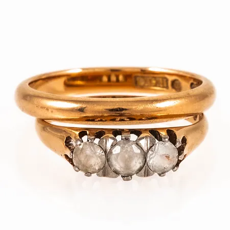 Diverse defekt/graverat guld i 18K. Vikt: 7,2g.