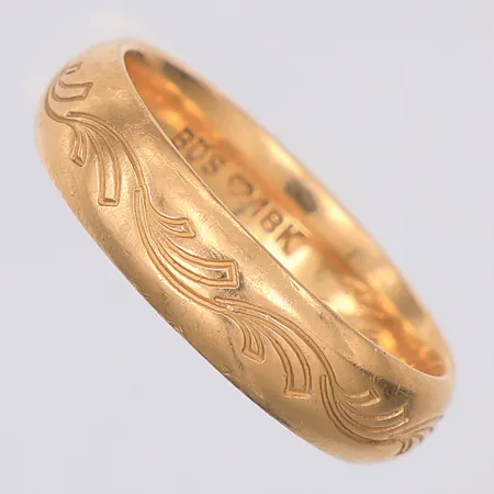 Ring mönstrad stl 17½, gravyr 18K Vikt: 5,8 g Skickas med postpaket.
