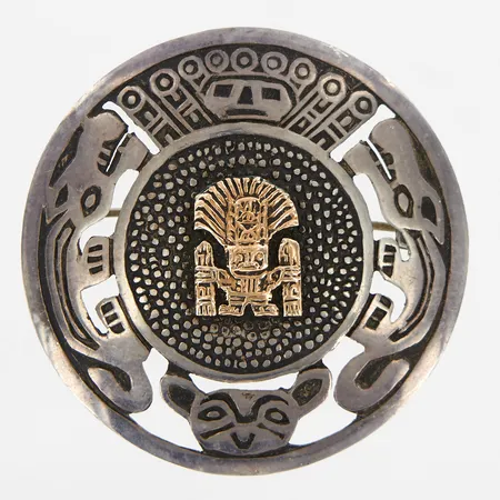 Brosch/hänge Ø42mm, silver Peru 925/1000, detalj i 18K Vikt: 8,9 g