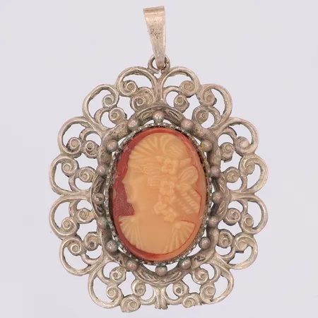 Hänge med camé i plast 42mm, nederdel skadad, 830/1000 silver Vikt: 5 g