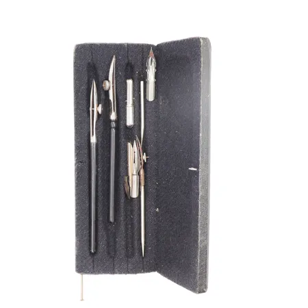 Två Set Mätinstrument / Skrivset från Lucesa och Fach E.O Richter & Co, troligen 1900-talets första hälft, med slitage  