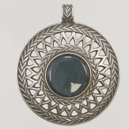 Hänge Kalevala Korun, 50x43mm, labradorit, 916/1000 Silver 16,1g.