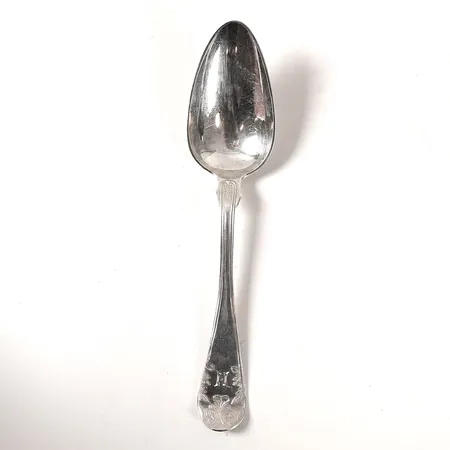 Serveringssked, längd 213mm, monogramgravyr, tillverkad av F.O. Ahlström, Södertälje 1854, silver 830/1000 Vikt: 54,9 g