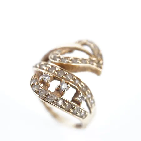 Ring m vita stenar stl 19(59), bredd 24mm, 18k Vikt: 5,8 g