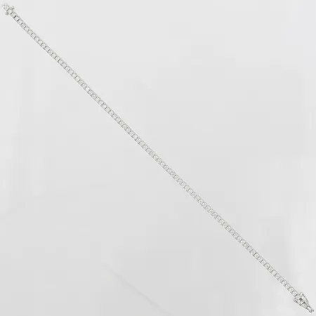 Armband riviére med briljantslipade diamanter totalt ca 1,45ct enligt gravyr, längd 17cm, bredd 2mm, 18K vitguld Vikt: 7,7 g