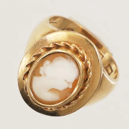 Ring med Camé, stl 16¾, bredd 4-19mm, 18K  Vikt: 7,2 g