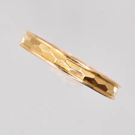 Ring mönstrad stl. 17¾, bredd 3mm, gravyr, 18K Vikt: 1,4 g