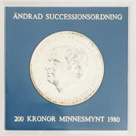 Minnesmynt, Ø34mm, Sveriges Konung Carl XVI Gustaf, För Sverige i tiden, ändrad successionsordning, år 1980, 200kr, plastetui, 925/1000 silver Vikt: 27 g