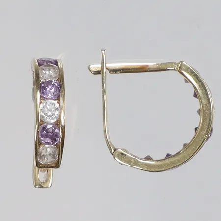 Ett par örhänge med lila samt vita stenar, 11x11mm, 14K Vikt: 1,2 g