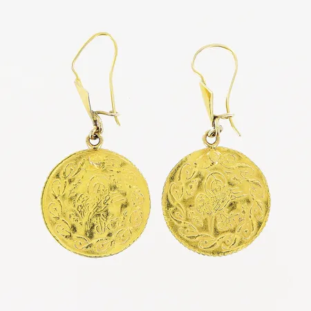 Ett par örhängen, mynt, 40x20mm, slitage, skevheter, 14K. Vikt: 4,1 g